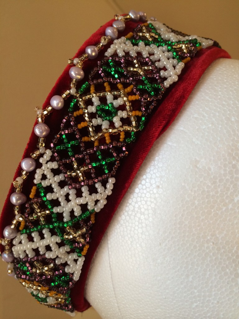 Beaded rull